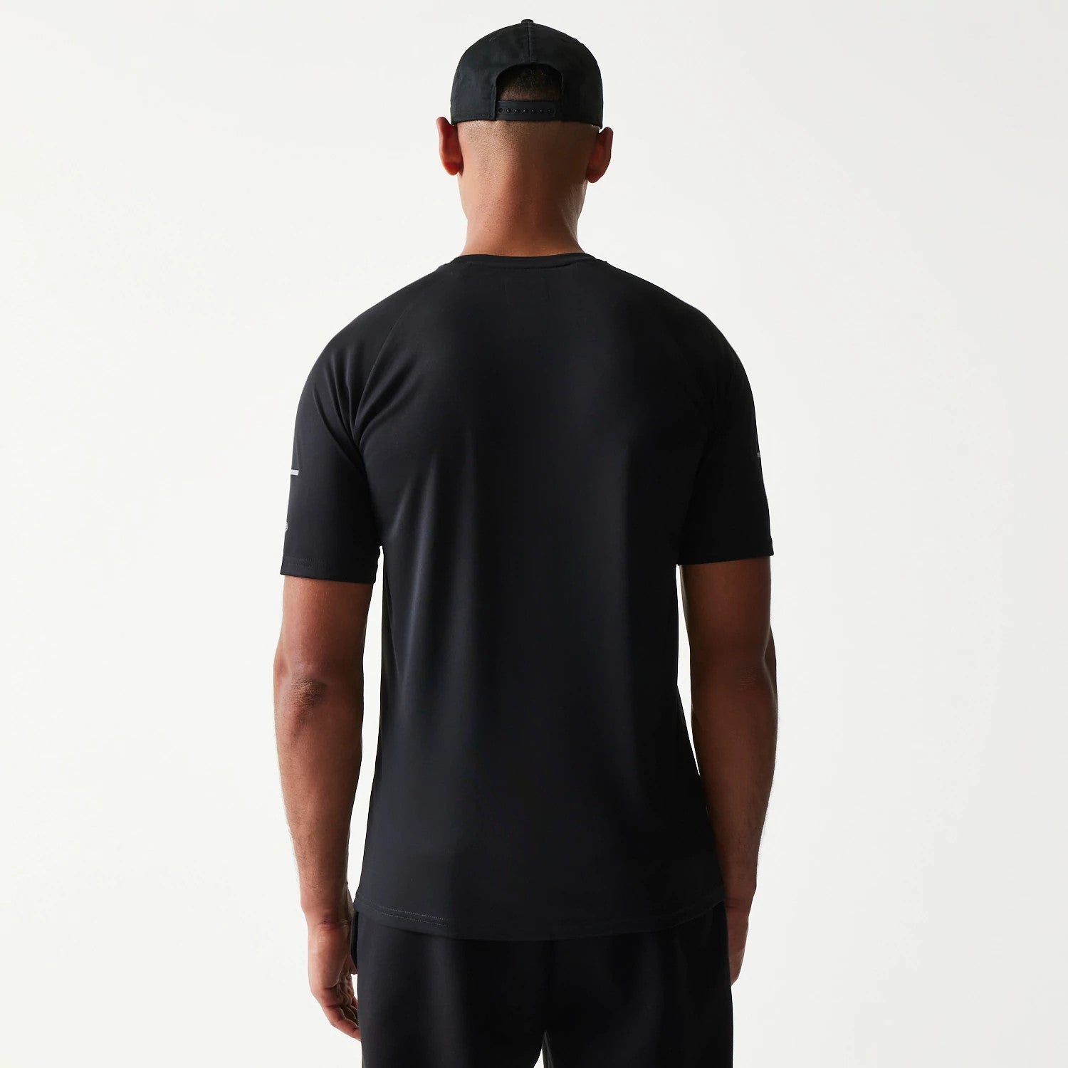 The model is wearing this MLB New York Yankees Reflective T-Shirt in black. 2