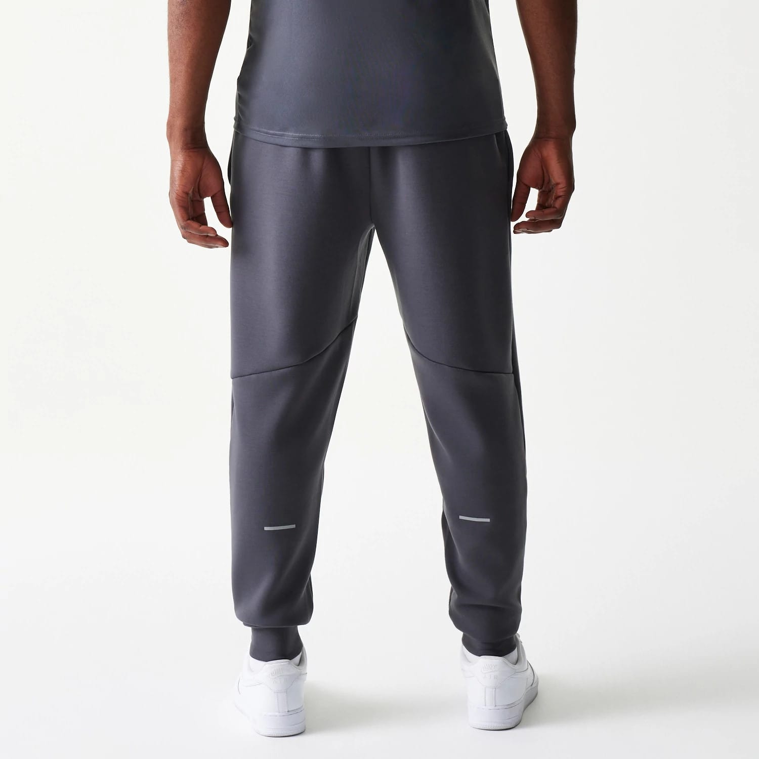 The model is wearing this MLB New York Yankees Joggers in dark grey. 2