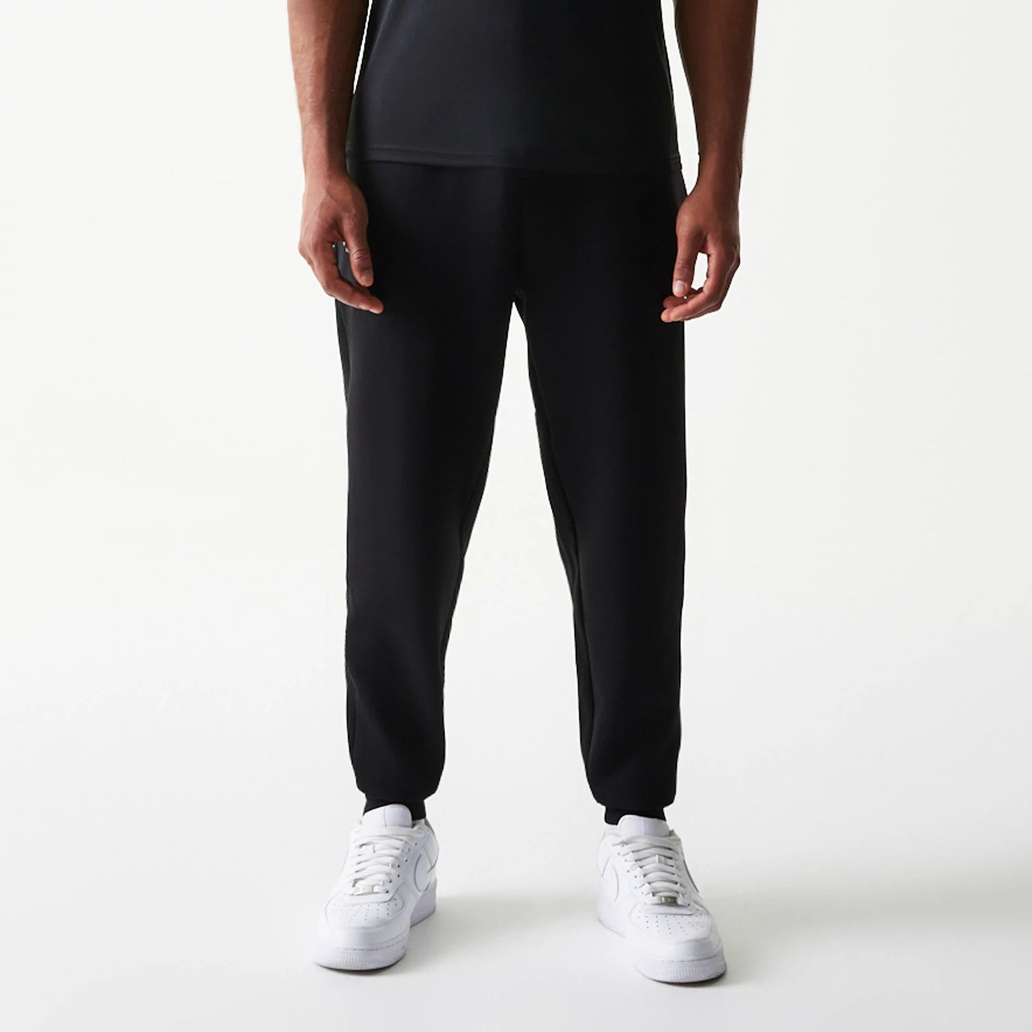 The model is wearing this MLB New York Yankees Joggers in black. 3
