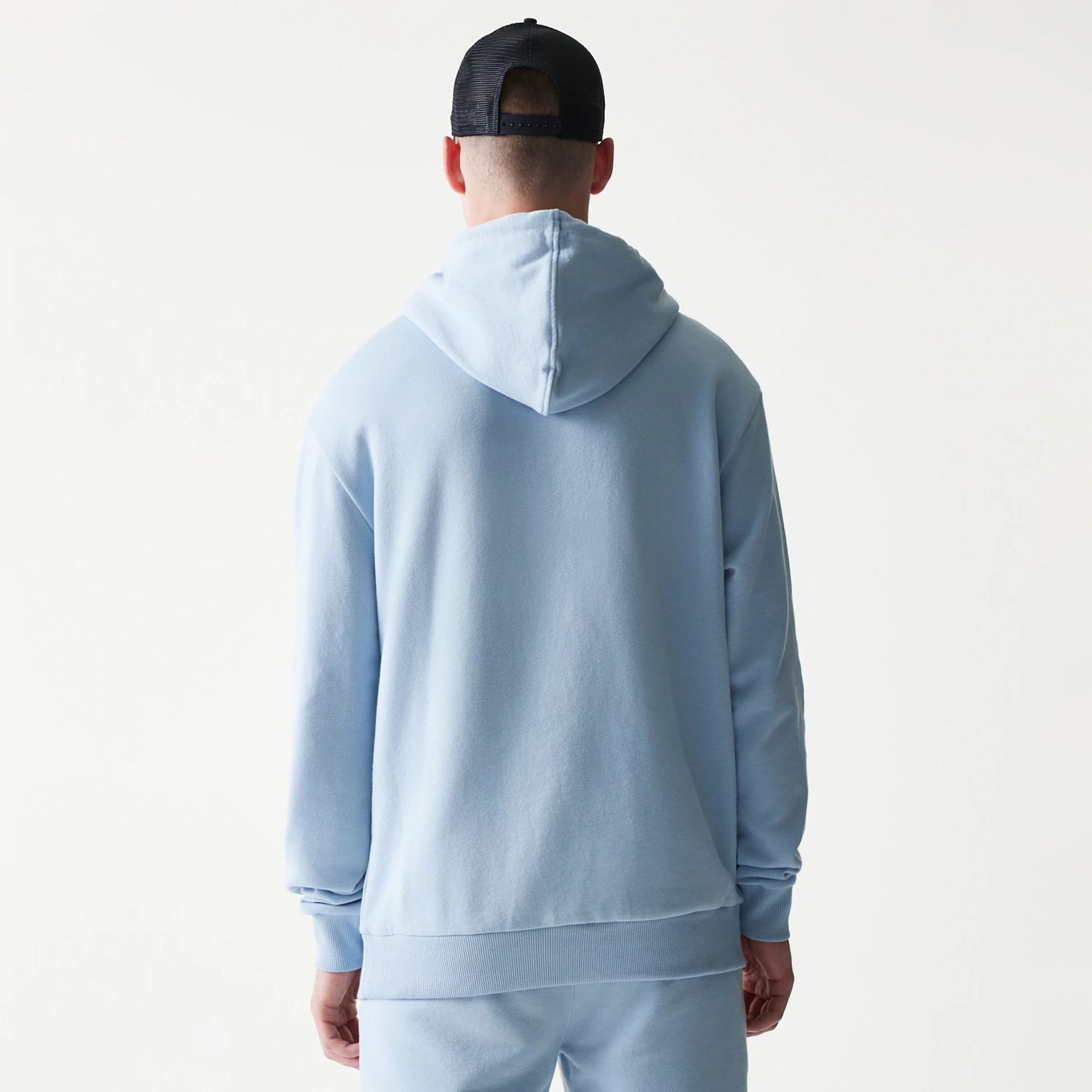 The model is wearing this MLB League Essential Midi New York Yankees Oversized Pullover Hoodie in pastel blue. 2