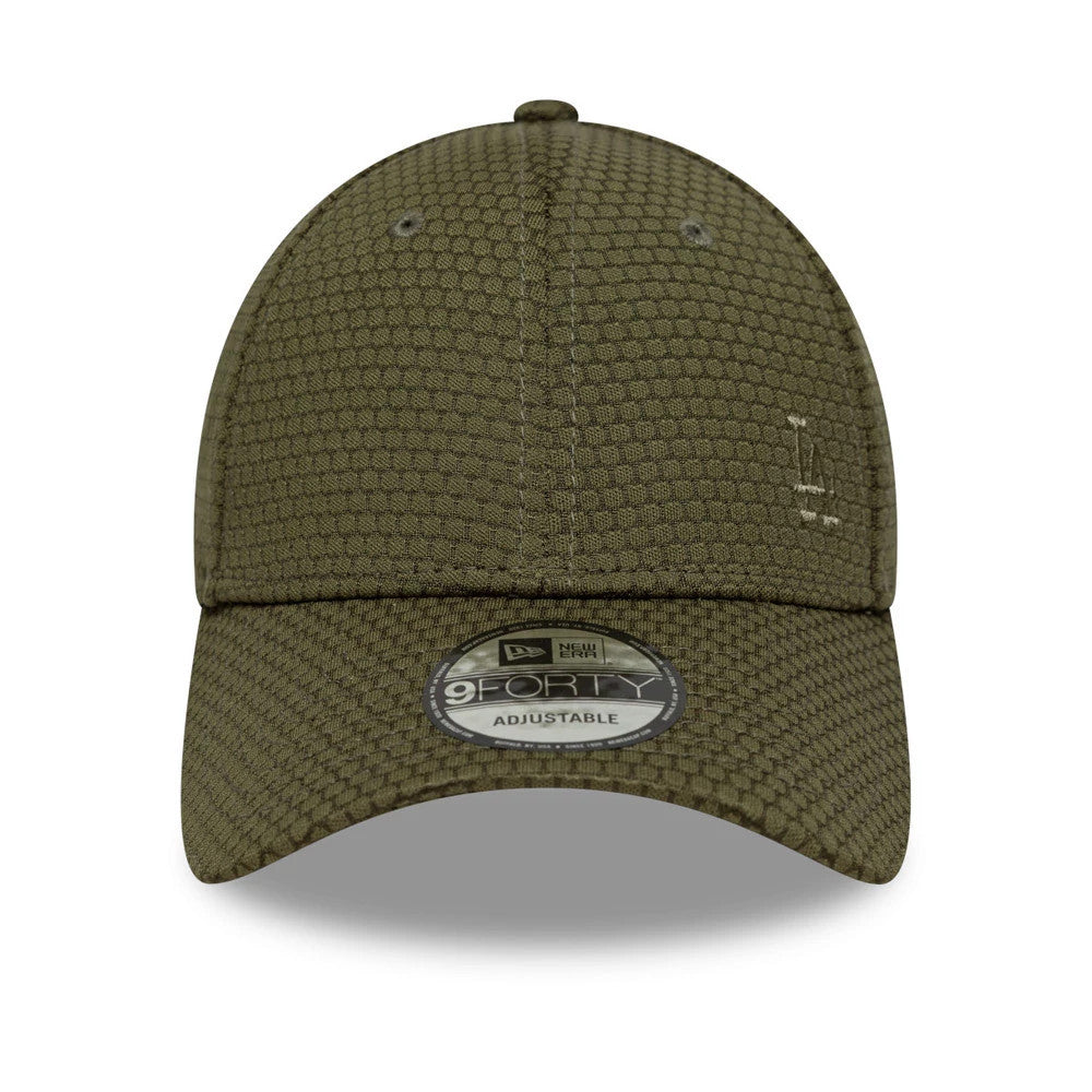LA Dodgers MLB Flawless Mesh Green New Era 9FORTY Cap, front view showing the green raised LA logo embroidery on a textured mesh crown with a curved visor and a 9FORTY size sticker on the visor.