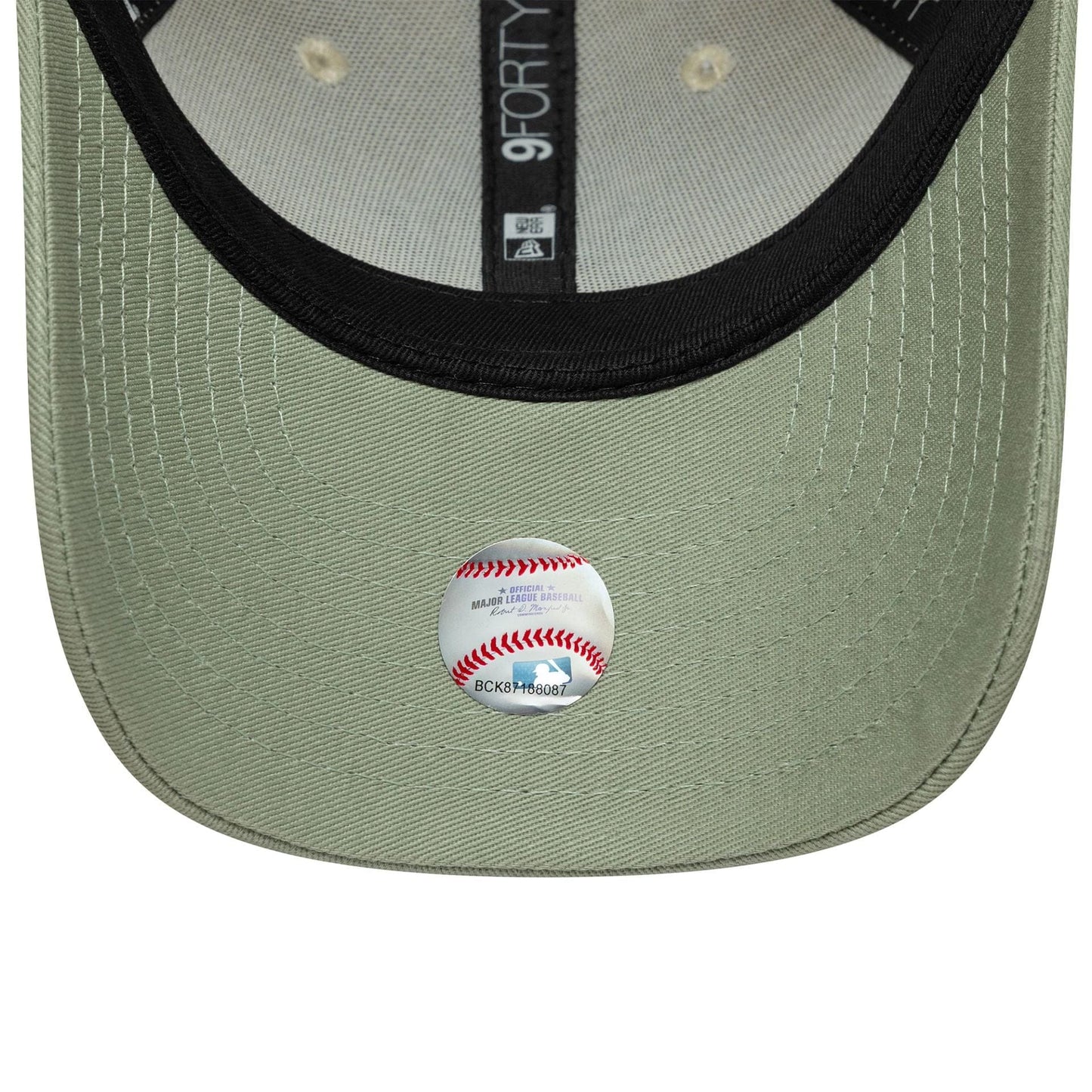 Pictured is this Youth MLB League Essential New York Yankees 9FORTY in cream. 5
