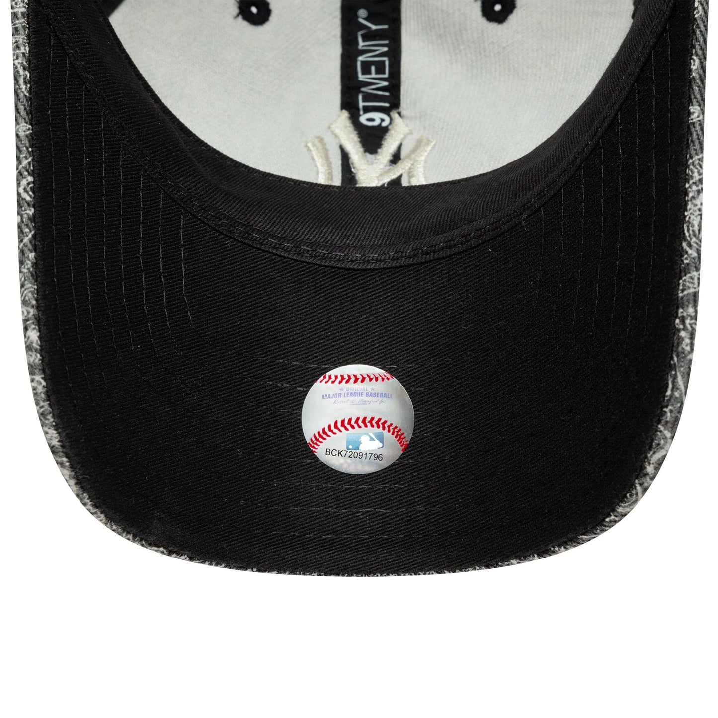 Pictured is this MLB Washed Paisley New York Yankees 9TWENTY in black. 5