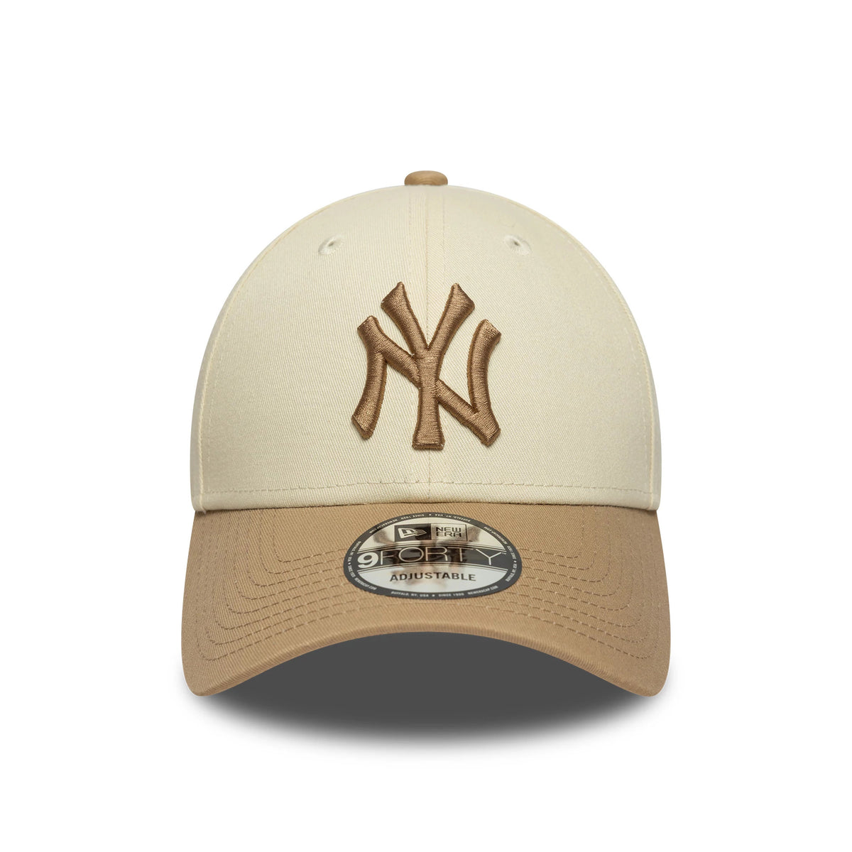 New York Yankees MLB Colour Block Cream New Era 9FORTY Cap, front view showing the brown embroidered NY logo on the cream crown, contrasted with a brown curved visor and a 9FORTY size sticker.