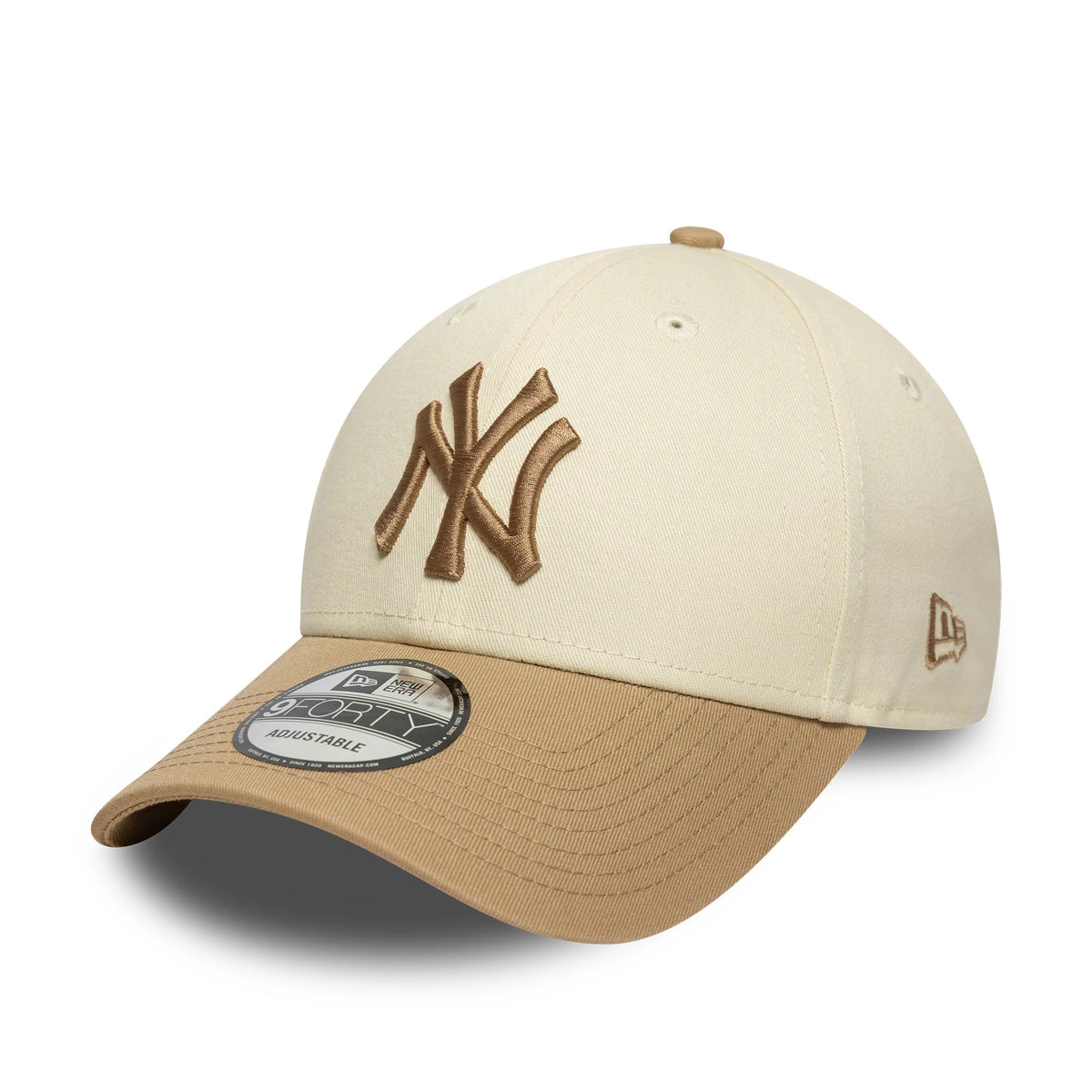 New York Yankees MLB Colour Block Cream New Era 9FORTY Cap, three-quarter view with a brown embroidered NY logo on the cream front panel, tan curved visor with a 9FORTY size sticker, and New Era flag logo on the left side.