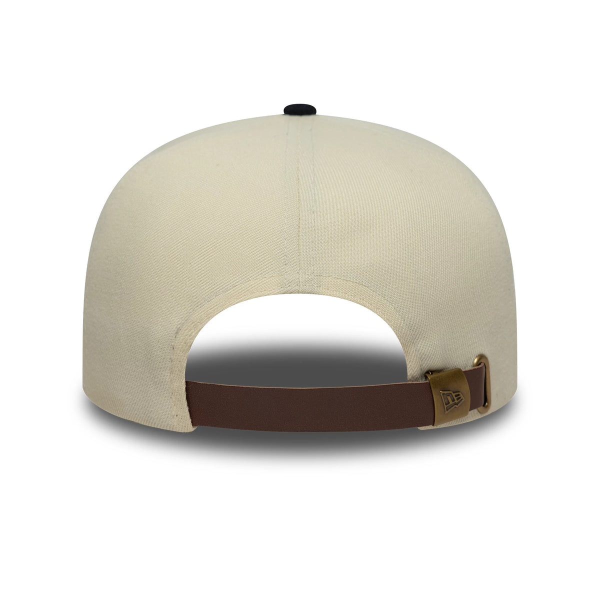 Pictured is this New Era Outdoor Graphic 19TWENTY cap in light beige. 4