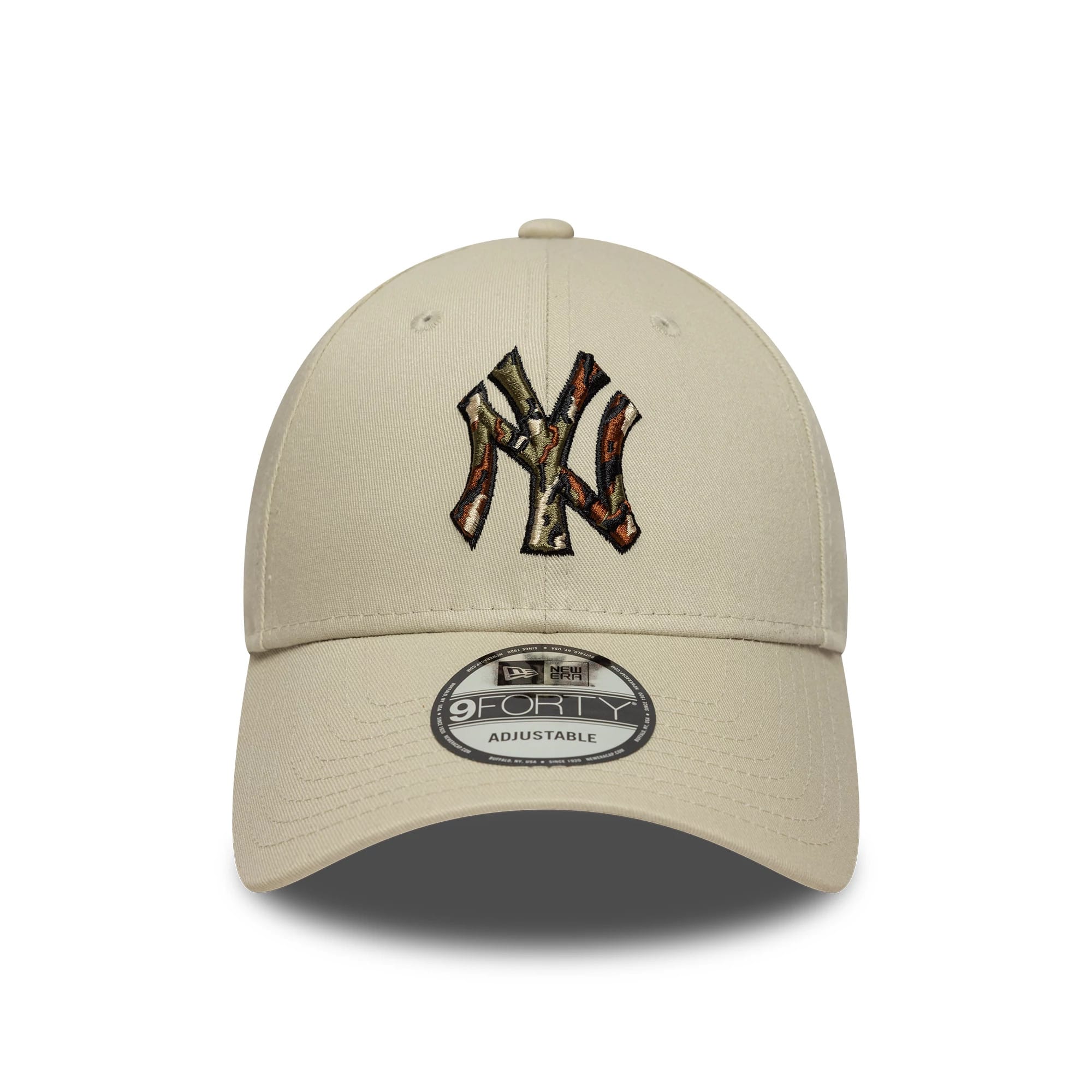 New York Yankees MLB Outline Camo Cream New Era 9FORTY Cap, front view showing the raised NY Yankees logo with a camo pattern on the cream structured crown, finished with a curved visor and 9FORTY size sticker.