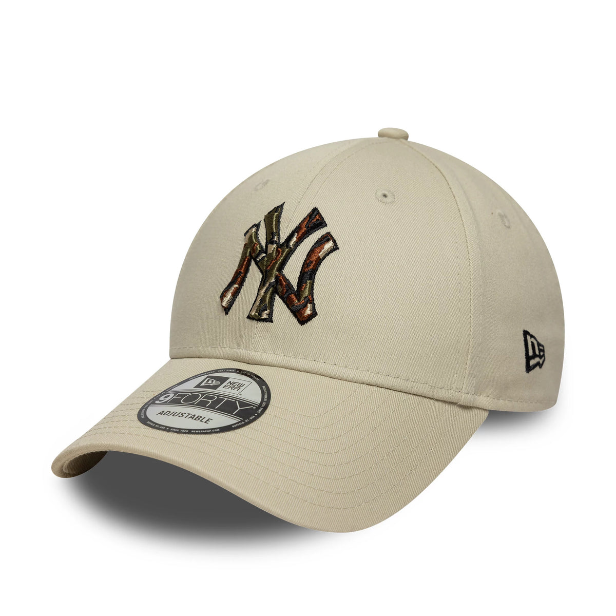 New York Yankees MLB Outline Camo Cream New Era 9FORTY Cap, three-quarter view showing the cream cap with a camo pattern raised embroidery NY logo on the front panel, a black embroidered New Era flag on the left side.