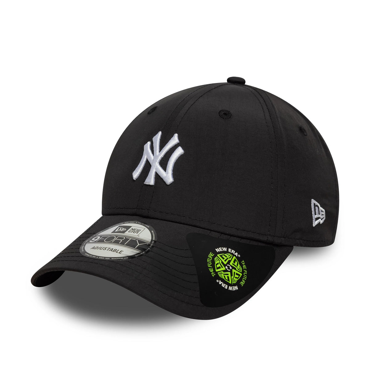 New York Yankees MLB Recycled Midi Black New Era 9FORTY Cap, front view showing the raised white Yankees logo on the black crown, with a curved black visor featuring a 9FORTY size sticker and a New Era flag logo on the left side.