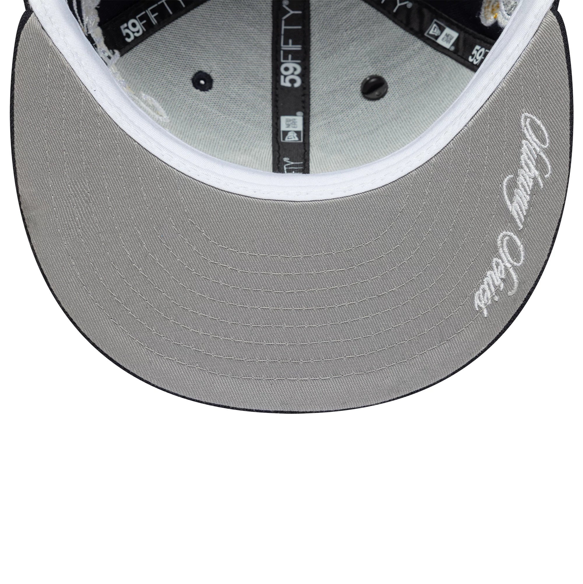 Pictured is this MLB Subway Series New York Yankees 59FIFTY Fitted cap in navy. 2