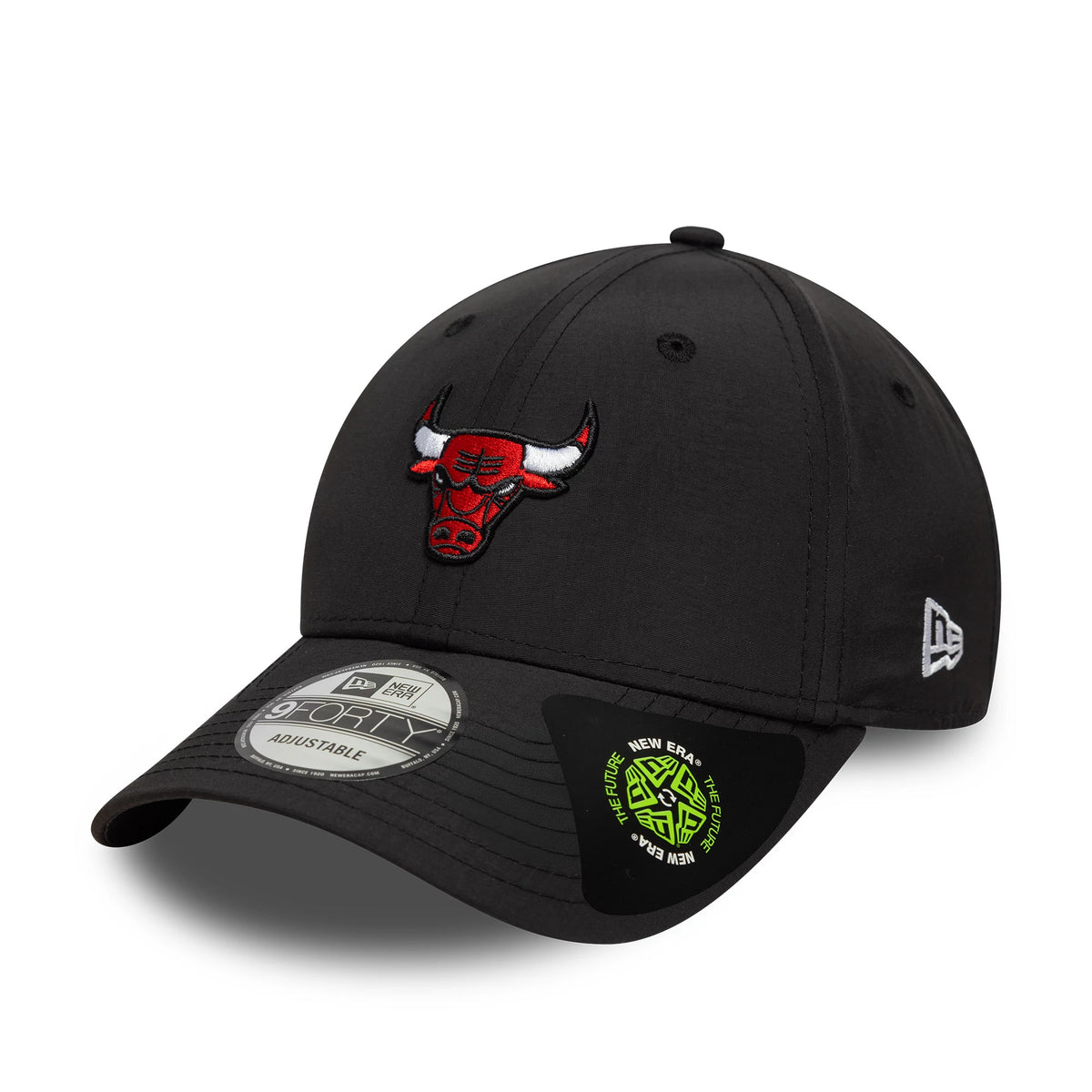 Chicago Bulls NBA Recycled Midi Black New Era 9FORTY Cap, front view showing the raised red and black Bulls logo on the front panel, with a black curved visor and a 9FORTY size sticker on top.