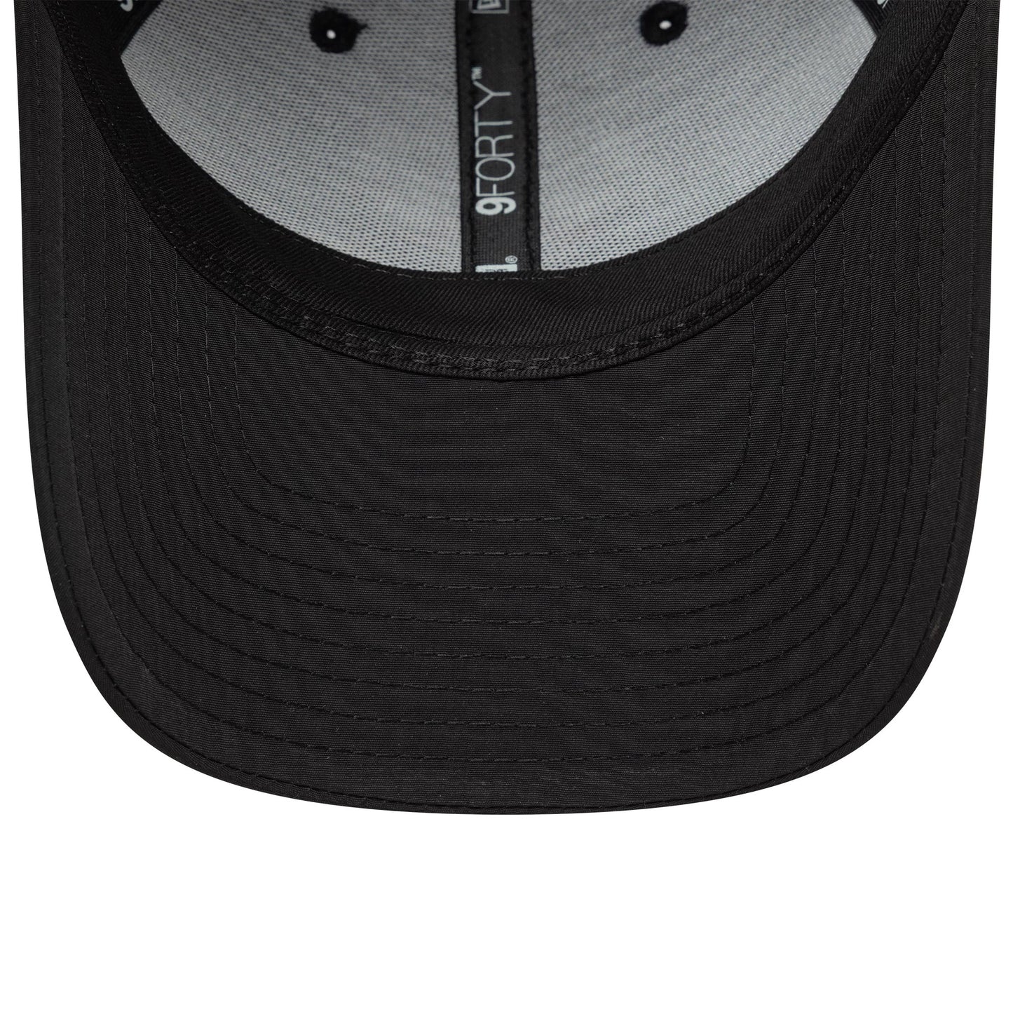 Pictured is this NBA Recycled Midi Chicago Bulls 9FORTY in black. 5