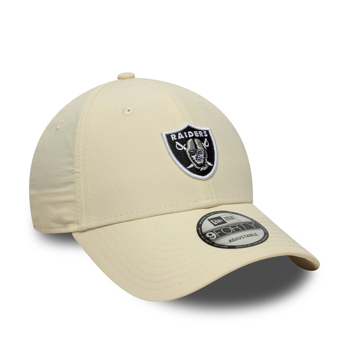 Las Vegas Raiders NFL Recycled Midi Cream New Era 9FORTY Cap, three-quarter view showing the raised black and white Raiders logo embroidered on the front panel, with a cream curved visor and a 9FORTY size sticker.