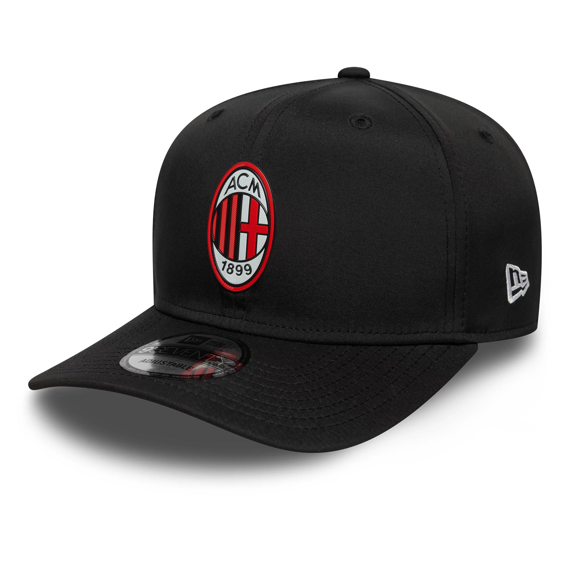 AC Milan Black New Era 9SEVENTY Stretch Snap Cap, three-quarter view showing a raised embroidered AC Milan crest on the front panel, with a curved black visor featuring a 9SEVENTY size sticker and New Era flag logo on the left side.