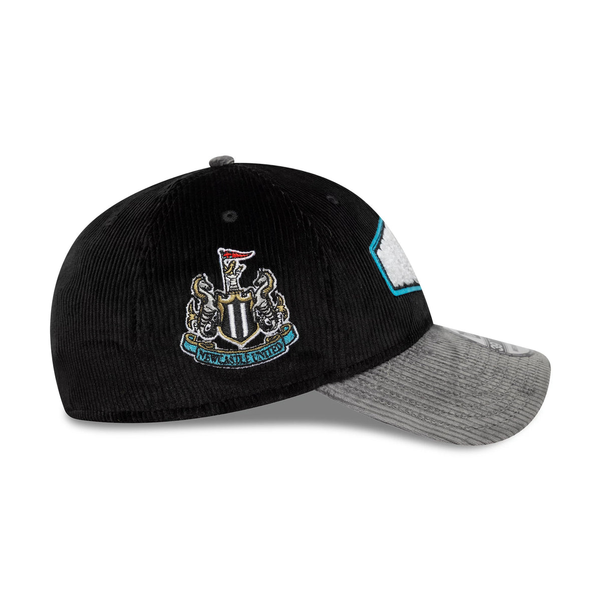 Newcastle United FC Cord Black New Era 39THIRTY Stretch Fit Cap, side view showing the detailed embroidered club crest on the front panel, contrasting grey cord visor, and structured crown with eyelets.