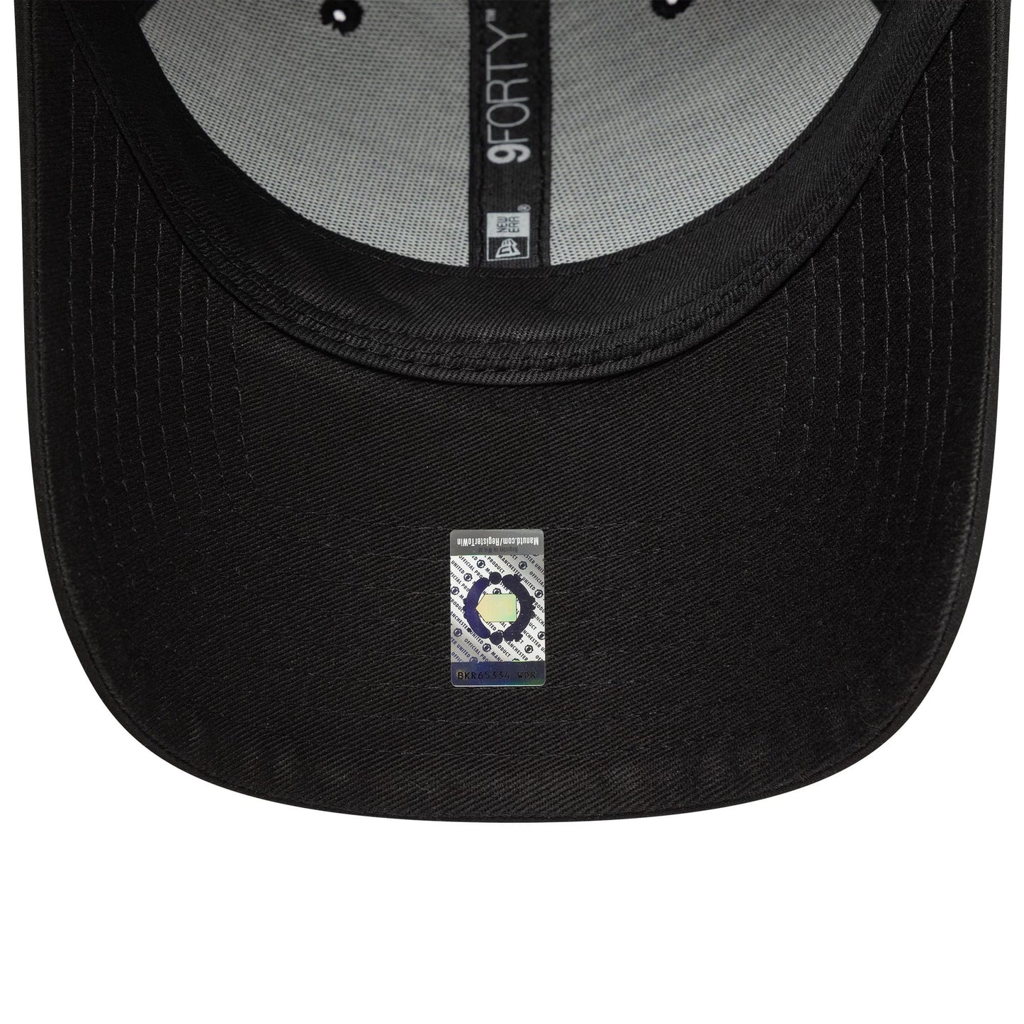 Pictured is this Manchester United FC Reflective 9FORTY in black. 5