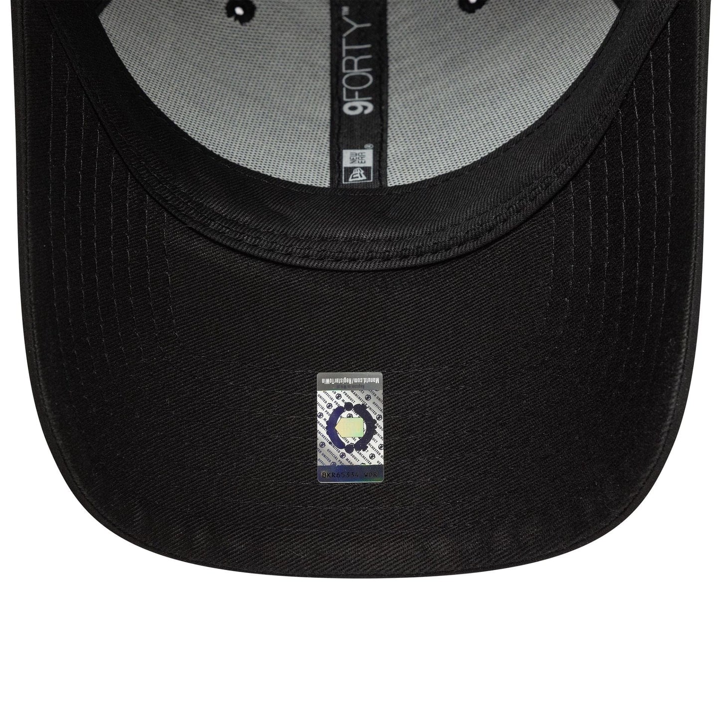 Pictured is this Manchester United FC Reflective 9FORTY in black. 5