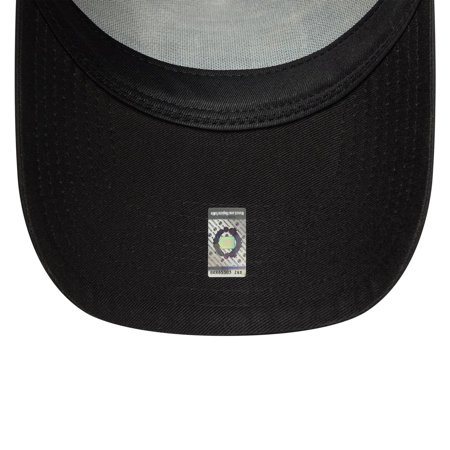 Pictured is this Manchester United FC Reflective 9FORTY A-Frame Trucker in black. 5