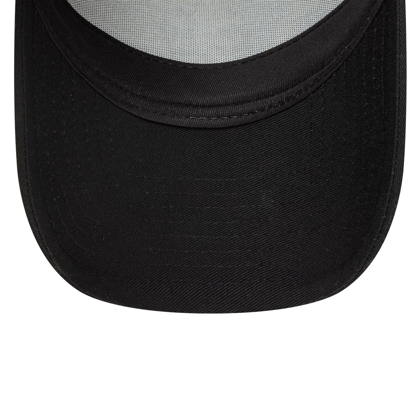 Pictured is this Chelsea FC Lion Crest Patch 9FORTY A-Frame Trucker in black. 5