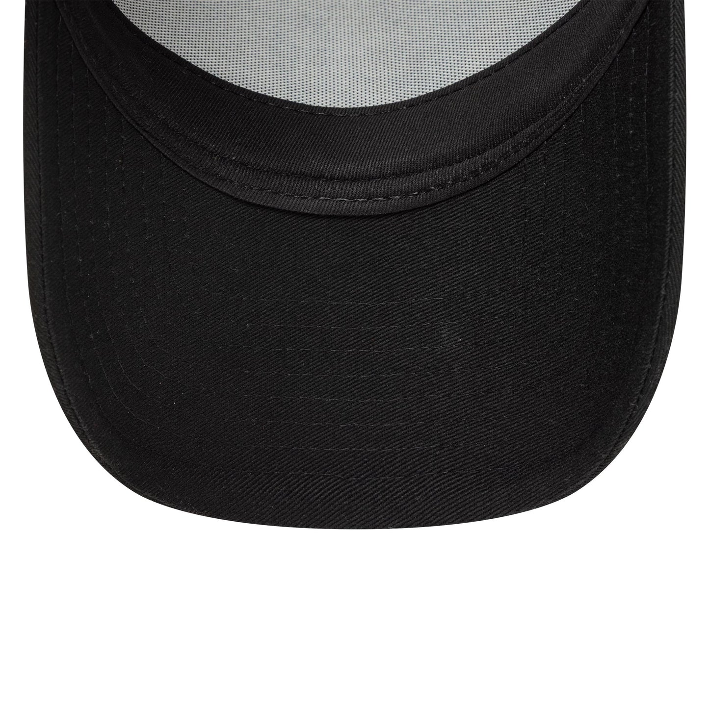 Pictured is this Chelsea FC Lion Crest Patch 9FORTY A-Frame Trucker in black. 5