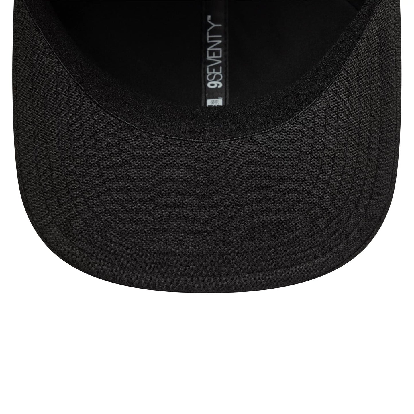 Pictured is this AS Roma Flawless Pin 9SEVENTY Stretch Snap in black. 5