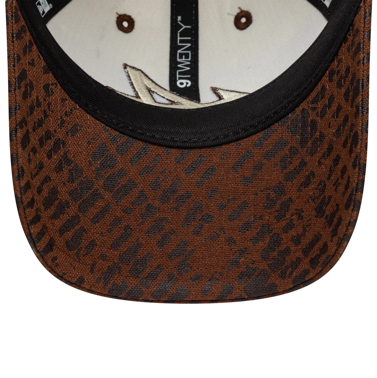 Pictured is this Heritage Alpine Racing 9TWENTY in Cream. 5