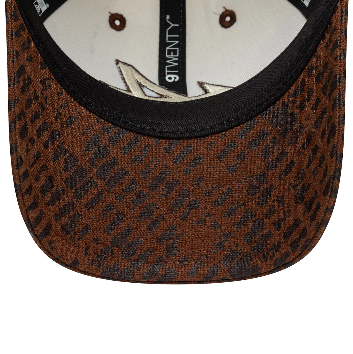 Pictured is this Heritage Alpine Racing 9TWENTY in Cream. 5