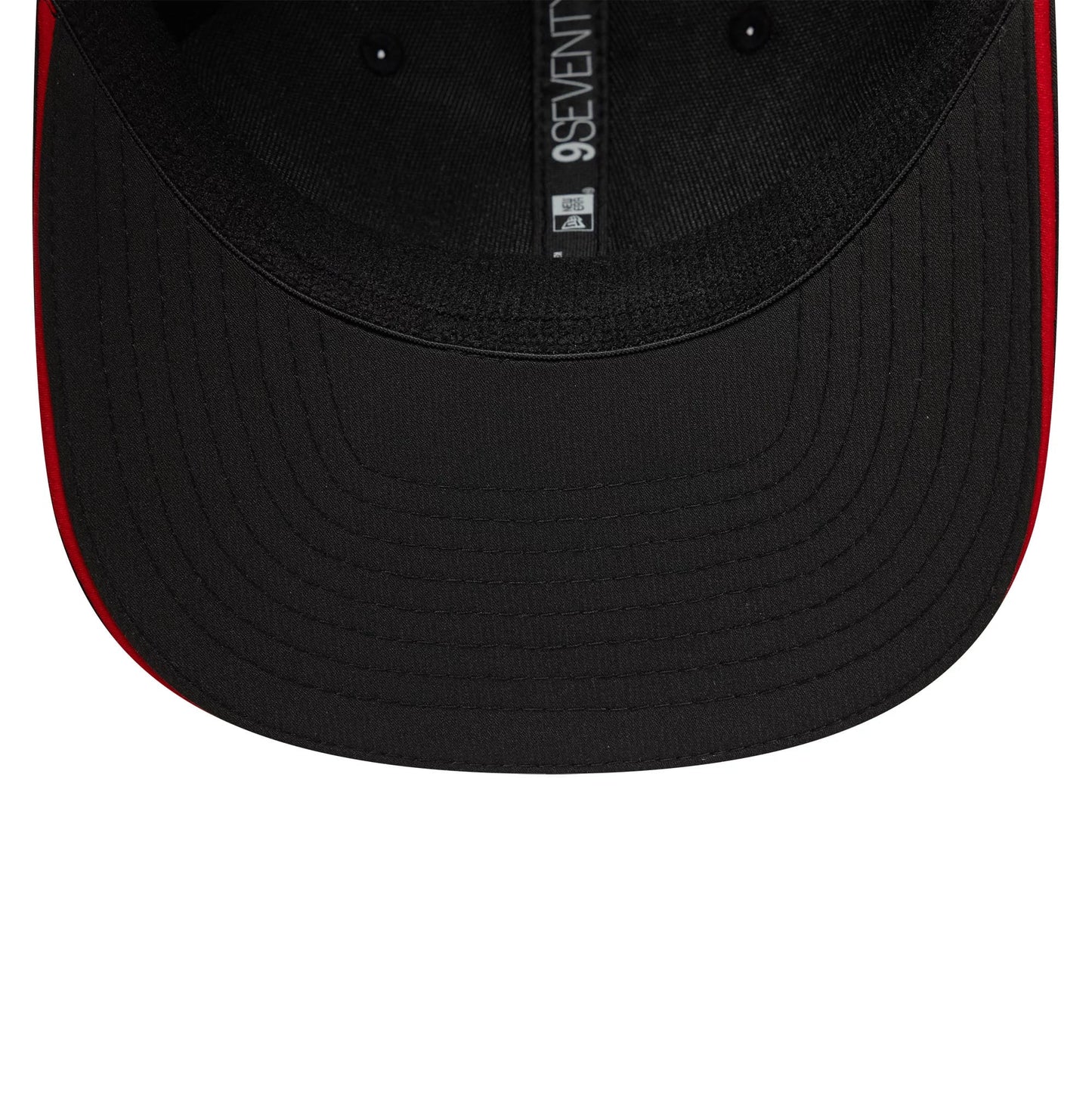 Stade Toulousain Recycled Black New Era 9SEVENTY Stretch Snap Cap, inside view showing the black undervisor and sweatband with the contrasting red edge, featuring the 9SEVENTY and New Era taping along the inner seams.