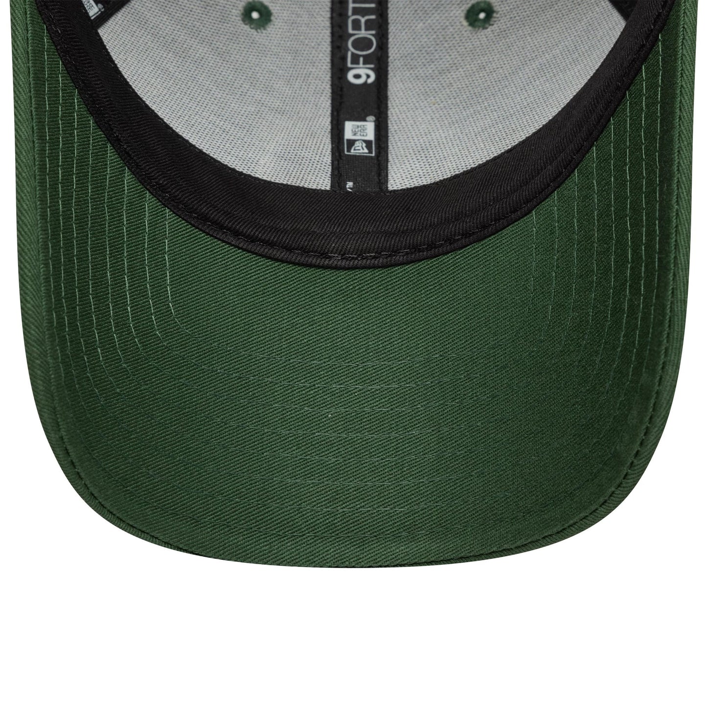Pictured is this Essential Vespa 9FORTY in dark green. 5