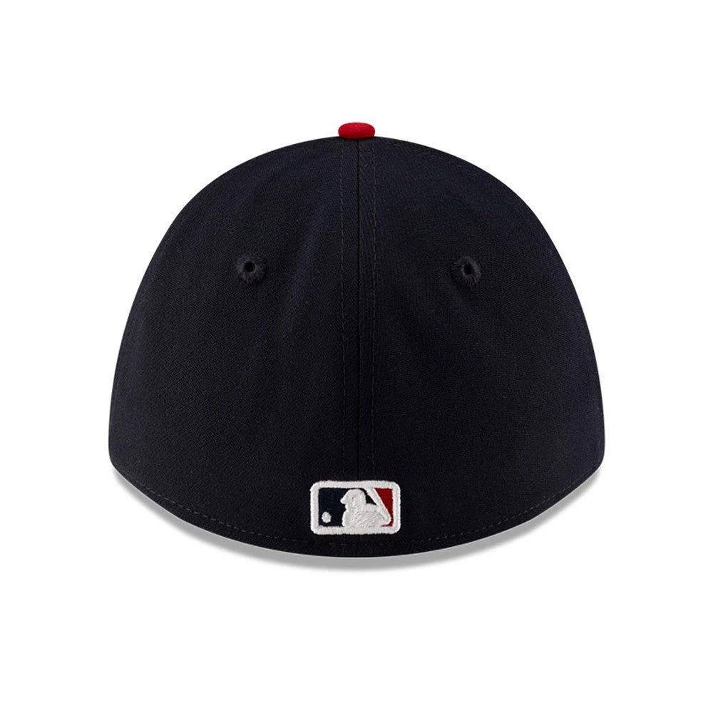 Braves MLB Player Replica Navy New Era 39THIRTY M-Crown Stretch Fit Cap, rear view showing the white embroidered MLB Batterman logo centred on the navy back panels with a contrasting red top button.
