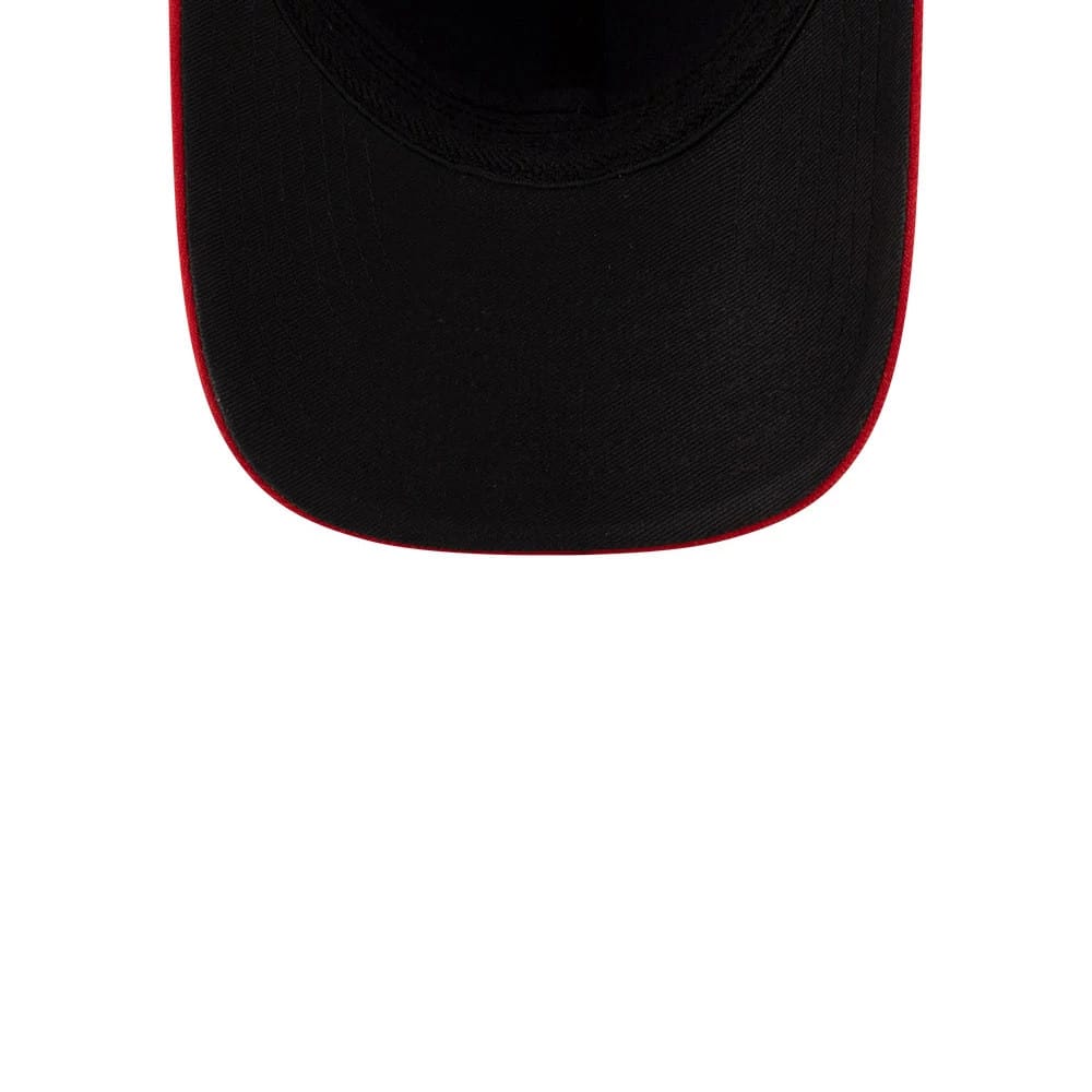 Braves MLB Player Replica Navy New Era 39THIRTY M-Crown Stretch Fit Cap, inside view showing the black undervisor with a red edge, accompanied by a black sweatband surrounding the inner crown.