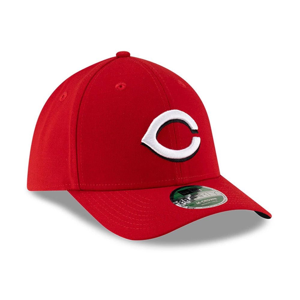 Cincinnati Reds MLB Player Replica Red New Era 39THIRTY M-Crown Stretch Fit Cap, three-quarter view showing the raised white embroidered C logo on the front panel, with a red curved visor and a 39THIRTY size sticker on top.