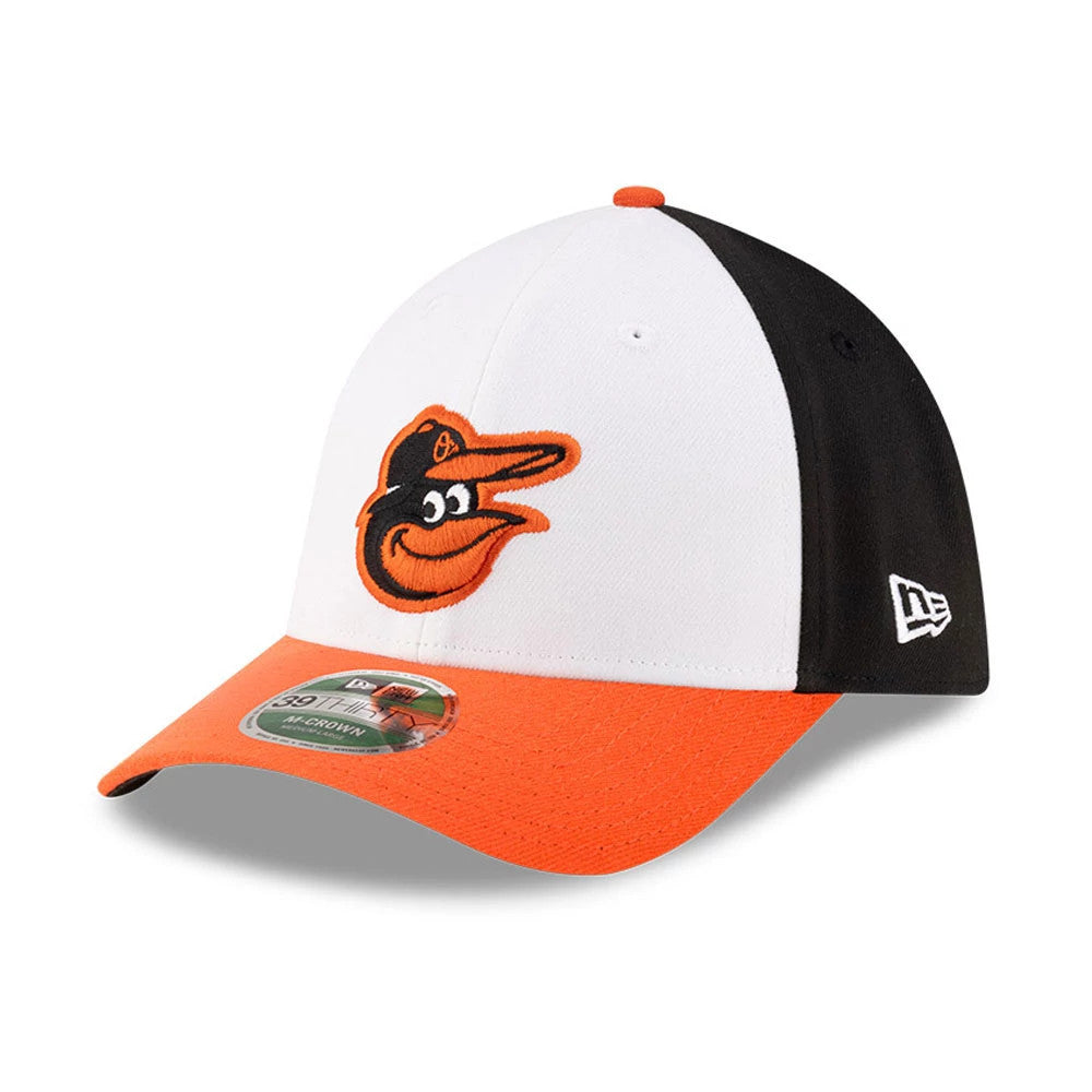 Orioles MLB Player Replica Black New Era 39THIRTY M-Crown Stretch Fit Cap, three-quarter view showing the orange, black, and white embroidered Orioles logo on the front panel, orange curved visor with a 39THIRTY size sticker.