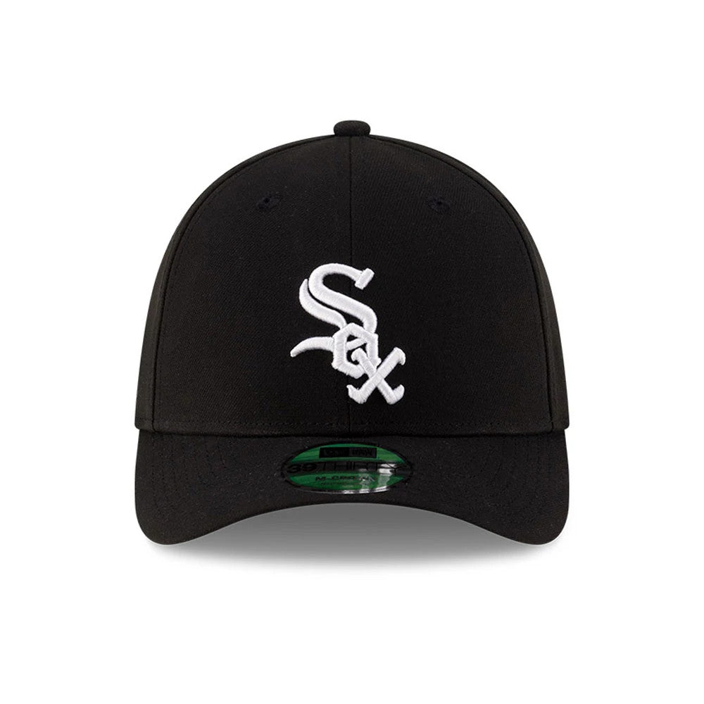 White Sox MLB Player Replica Black New Era 39THIRTY M-Crown Stretch Fit Cap, front view showing a white embroidered Sox logo on the structured black crown, curved black visor and a 39THIRTY size sticker on the undervisor.