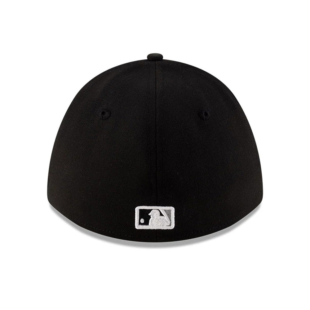 White Sox MLB Player Replica Black New Era 39THIRTY M-Crown Stretch Fit Cap, rear view showing the white embroidered MLB Batterman logo centred on the back of the black structured crown.