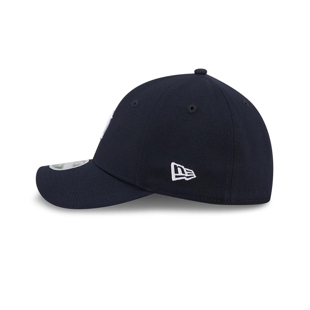 Detroit Tigers MLB Player Replica Navy New Era 39THIRTY M-Crown Stretch-Fit Cap, side view showing the white New Era flag logo embroidered on the left side, with a curved navy visor and a 39THIRTY size sticker.