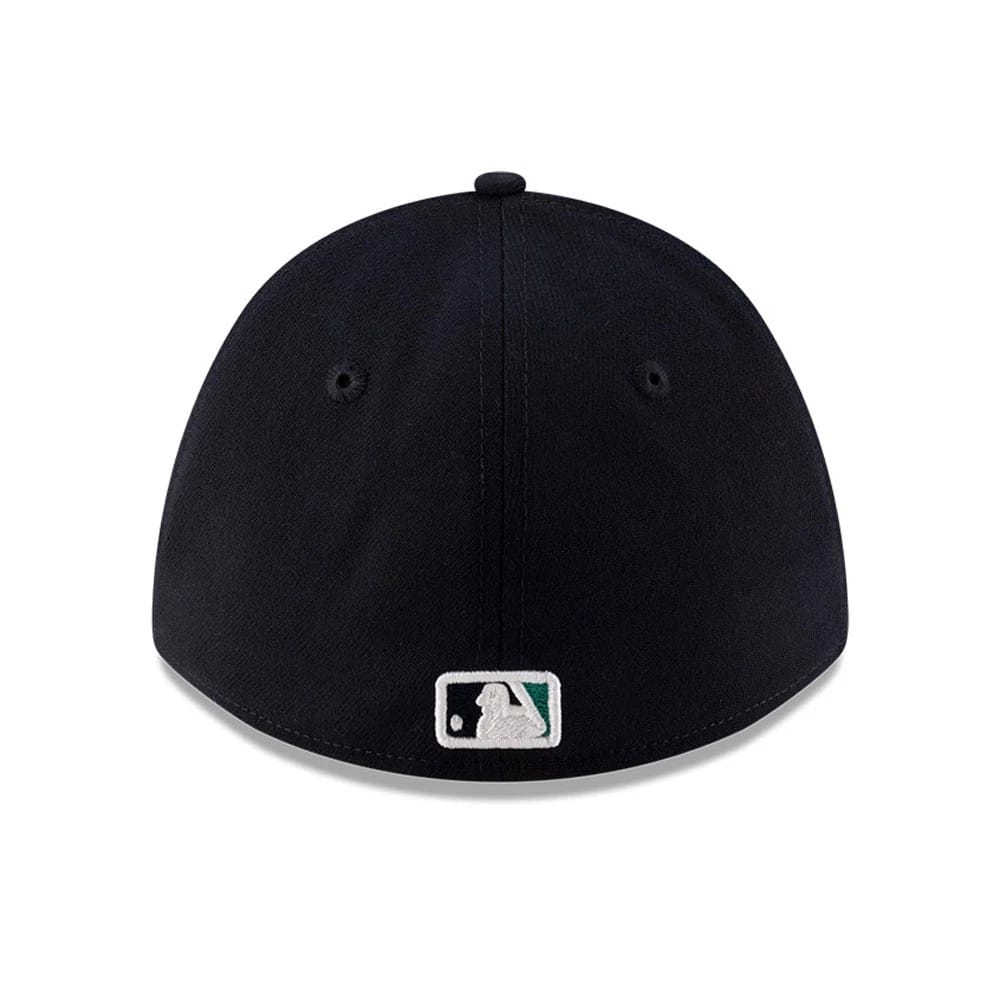 Seattle Mariners MLB Player Replica Navy New Era 39THIRTY M-Crown Stretch Fit Cap, rear view showing the white embroidered MLB Batterman logo at the centre of the back panels, with a curved navy crown.