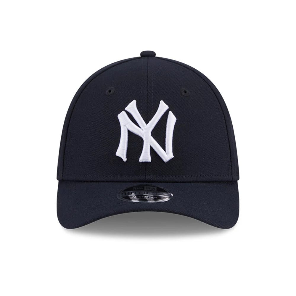 New York Yankees MLB Navy New Era 39THIRTY M-Crown Stretch Fit Cap, front view showing the raised white NY logo embroidered on the structured navy crown with navy curved visor and 39THIRTY size sticker.