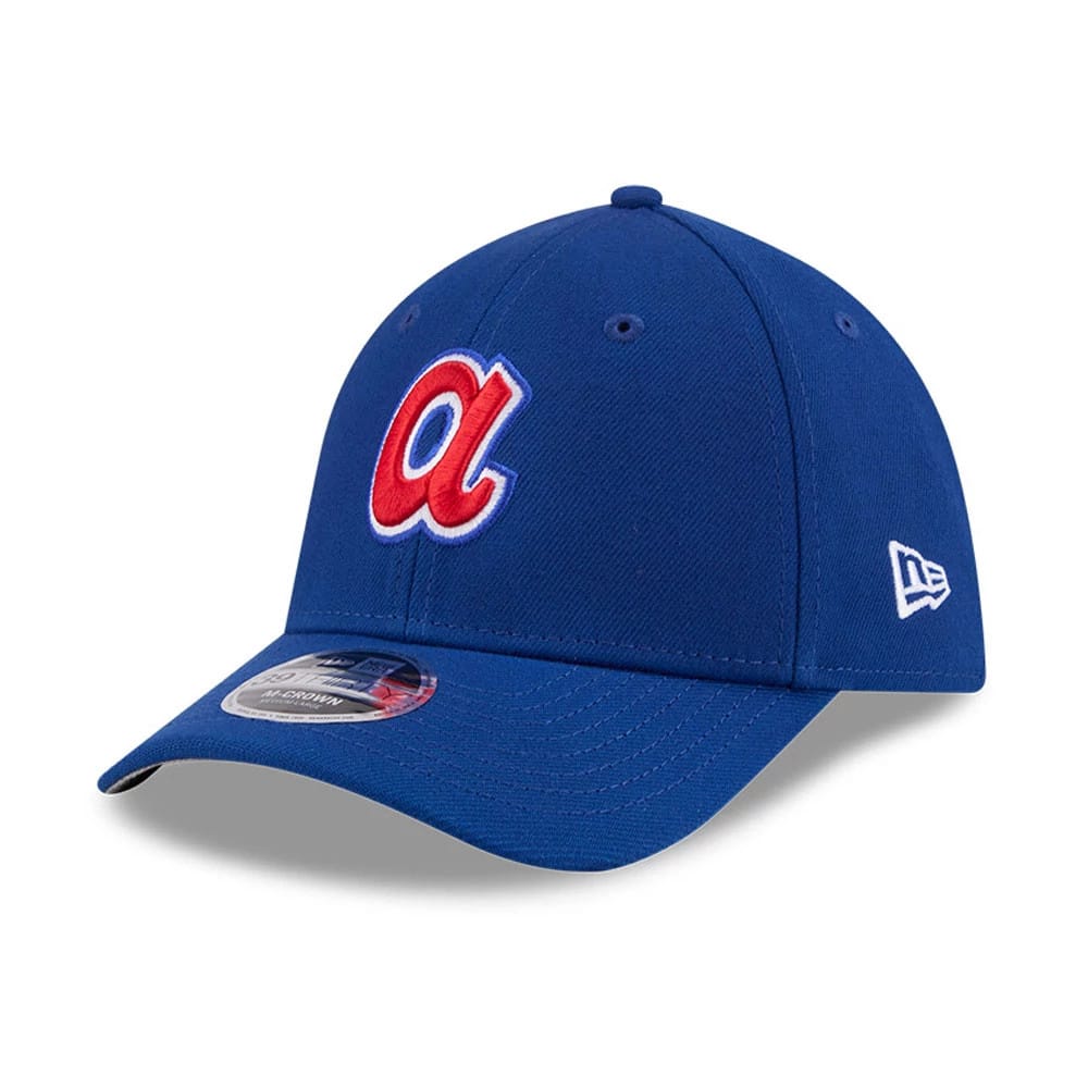 Atlanta Braves MLB Blue New Era 39THIRTY M-Crown Stretch Fit Cap, three-quarter view showing the red and white embroidered a logo on the structured blue crown, with New Era flag logo on the left side and a 39THIRTY size sticker on the curved visor.