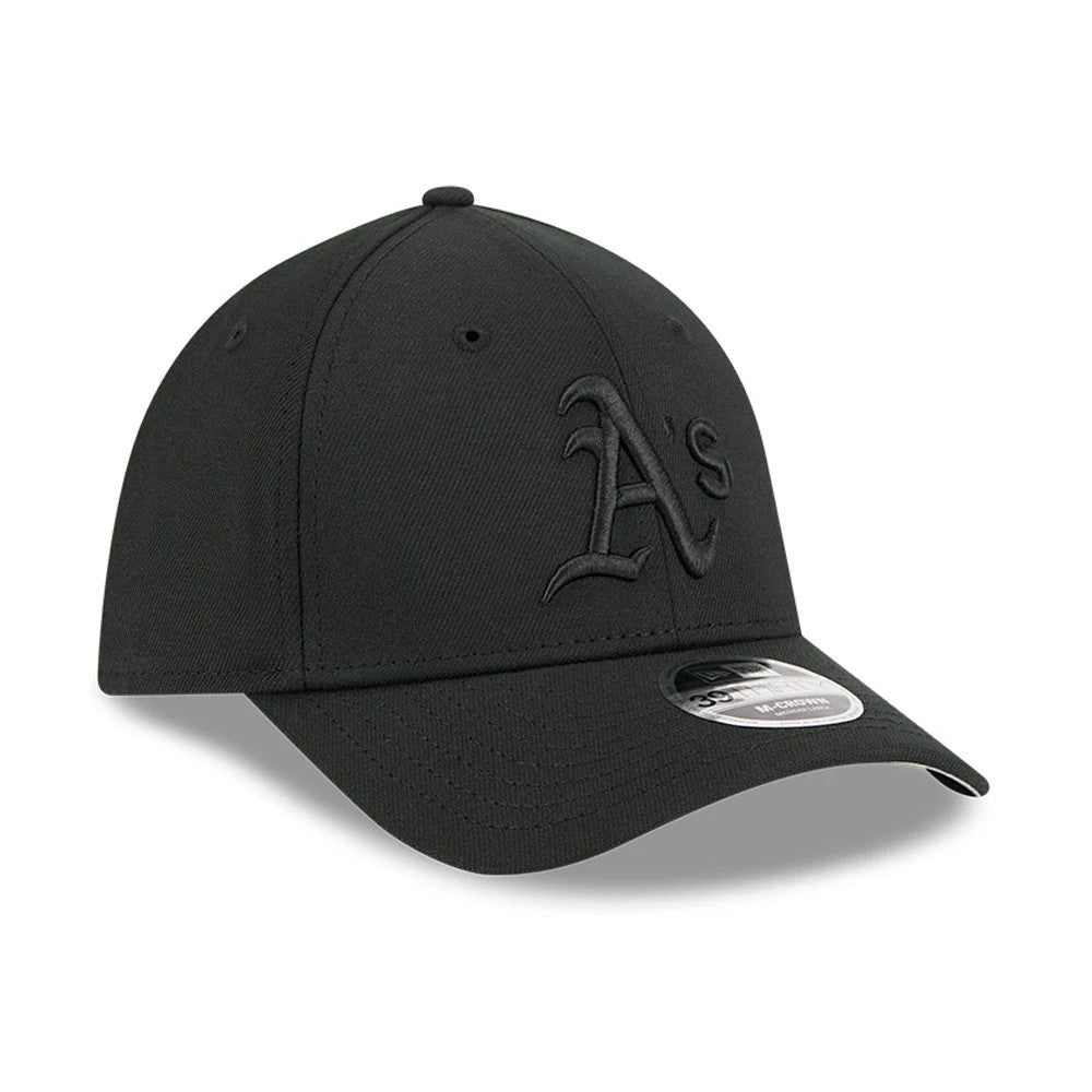 Athletics MLB Outline Black New Era 39THIRTY M-Crown Stretch Fit Cap, three-quarter view showing the black raised embroidery A’s logo on the structured crown, with a curved visor and a 39THIRTY size sticker.