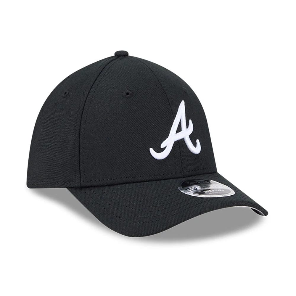 Atlanta Braves MLB Black New Era 39THIRTY M-Crown Stretch Fit Cap, three-quarter view showing the white embroidered A logo on the front panel, with a curved black visor and the 39THIRTY size sticker on the top.