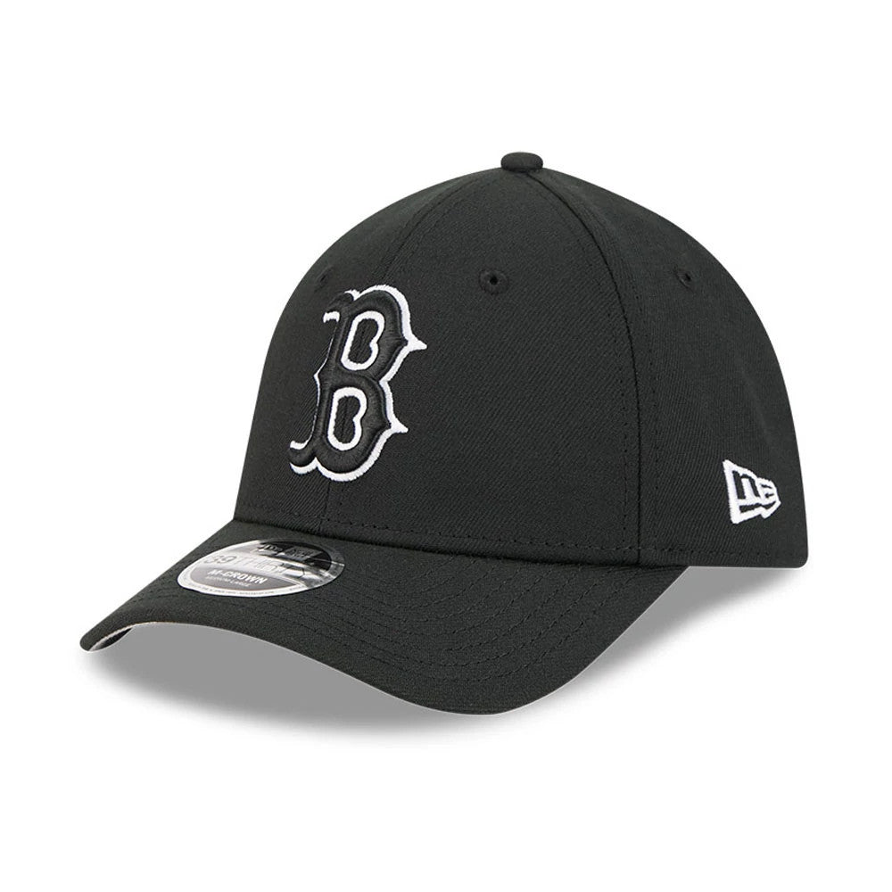 Boston Red Sox MLB Black New Era 39THIRTY M-Crown Stretch Fit Cap, three-quarter view showing the raised white embroidered B logo on the front panel, black curved visor with a 39THIRTY size sticker, and New Era flag logo on the left side.