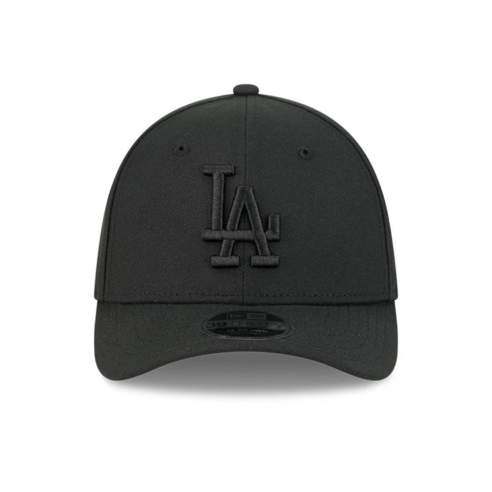LA Dodgers MLB Outline Black New Era 39THIRTY M-Crown Stretch Fit Cap, front view showing a black raised embroidered LA logo on the structured crown, with a curved visor and a 39THIRTY size sticker on the visor.