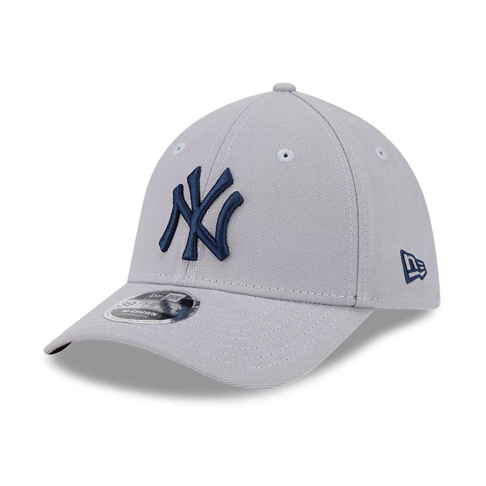 New York Yankees MLB Grey New Era 39THIRTY M-Crown Stretch Fit Cap, three-quarter view showing the raised navy NY logo on the front panel, grey curved visor with a 39THIRTY size sticker, and a New Era flag logo on the left side.