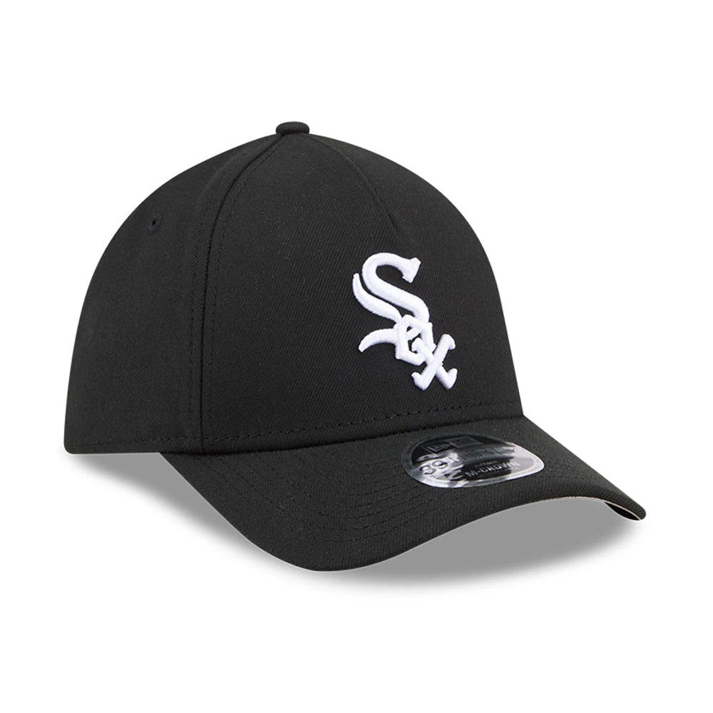Chicago White Sox MLB Black New Era 39THIRTY M-Crown A-Frame Stretch-Fit Cap, three-quarter view showing the white embroidered Sox logo on the front panel, a black pre-curved visor, and a 39THIRTY size sticker on the top.