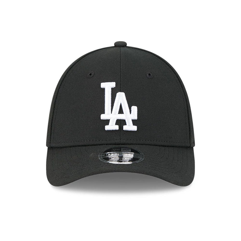 LA Dodgers MLB Black New Era 39THIRTY M-Crown Stretch Fit Cap, front view showing the white raised embroidered LA logo on the centre front panel, with a curved black visor and a 39THIRTY size sticker.