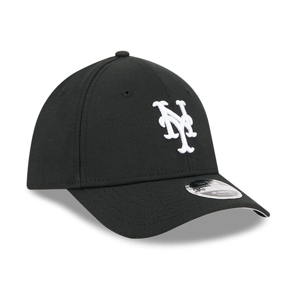 New York Mets MLB Black New Era 39THIRTY M-Crown Stretch Fit Cap, three-quarter view showing the white embroidered Mets logo on the front panel, a curved black visor, and a 39THIRTY size sticker on the visor.