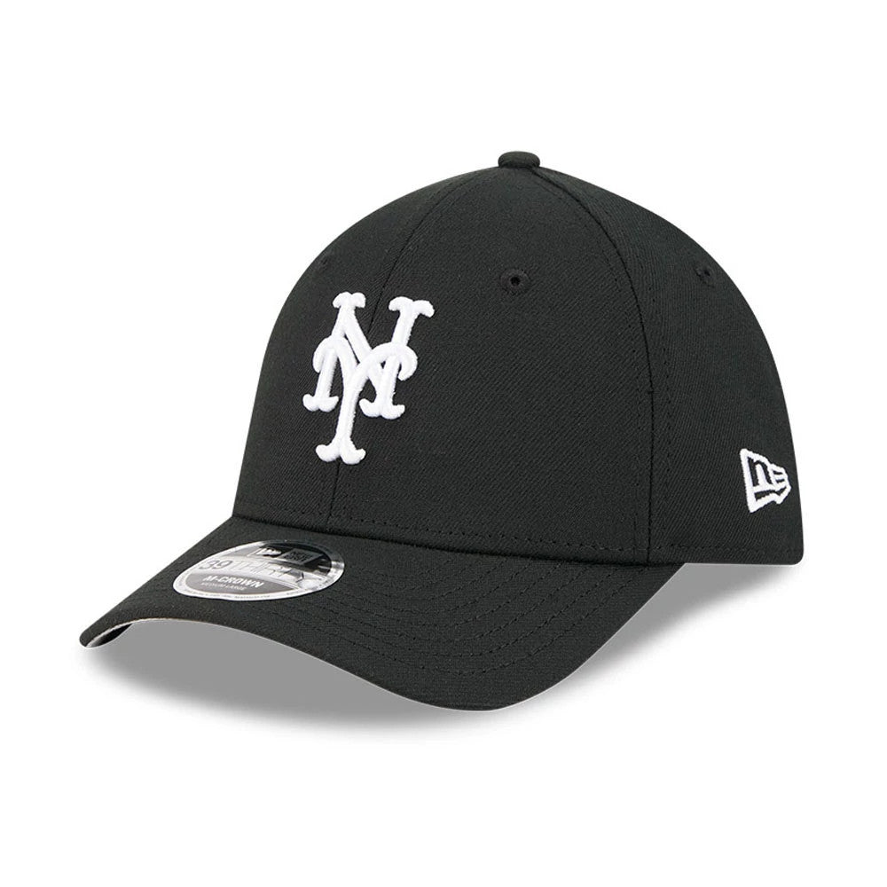 New York Mets MLB Black New Era 39THIRTY M-Crown Stretch Fit Cap, three-quarter view with a raised white embroidered Mets logo on the front panel, a curved black visor, and the New Era flag logo on the left side.