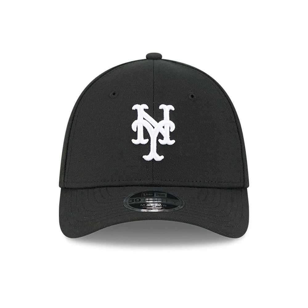 New York Mets MLB Black New Era 39THIRTY M-Crown Stretch Fit Cap, front view showing the raised white embroidered Mets logo on the structured black crown, with a curved black visor and a 39THIRTY size sticker.
