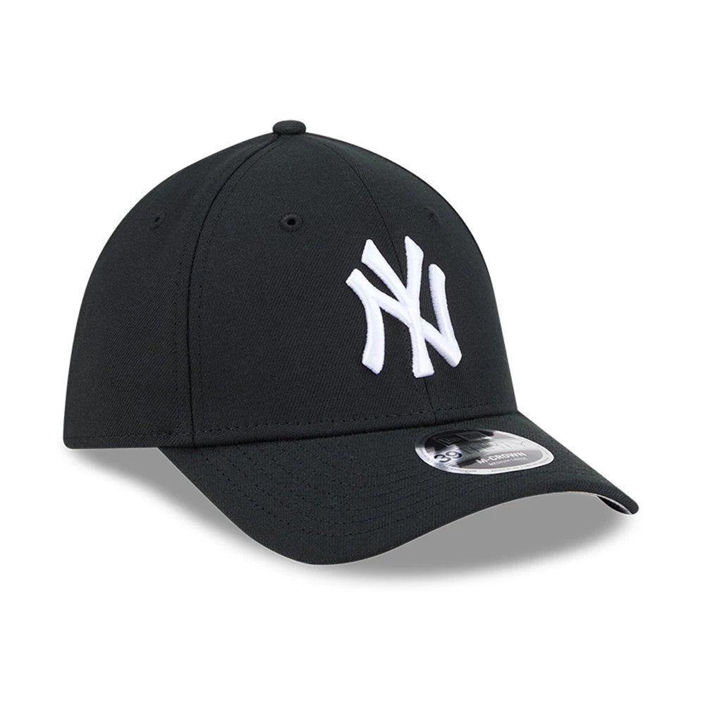 New York Yankees MLB Black New Era 39THIRTY M-Crown Stretch Fit Cap, three-quarter view showing the raised white NY logo on the black front panel, matching black curved visor and a 39THIRTY size sticker on top.